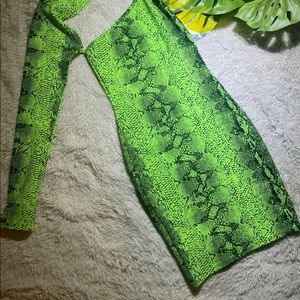 NWOT Pretty Little Thing One Shoulder Neon Green Snakeskin Dress